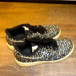 Gently used size 2.5Y Nike Just Do It